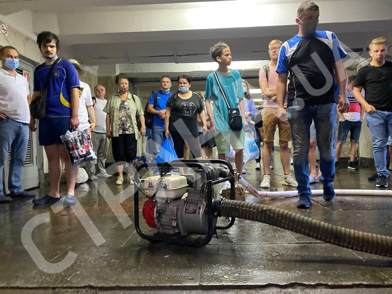 затопило метро Киев